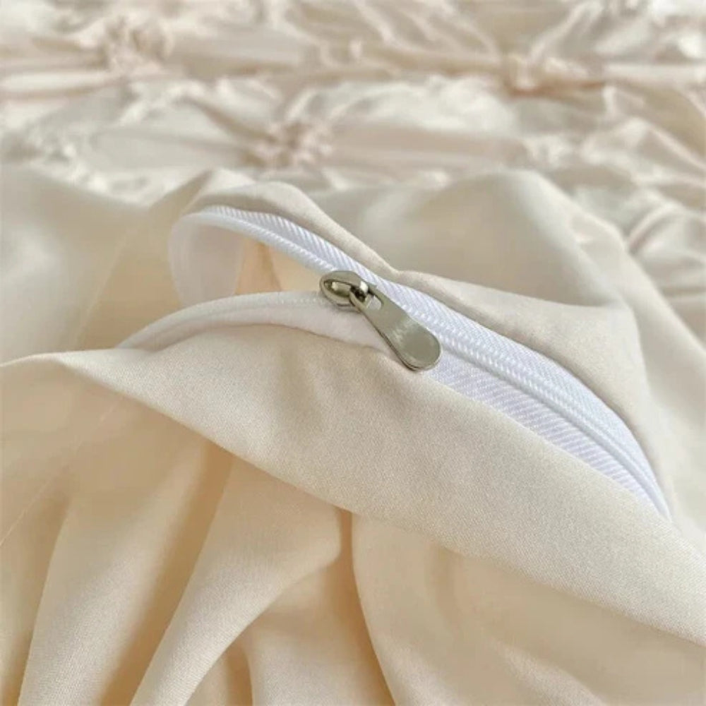 ElegantDreams - Sängkläder i Satin med Rynkat Blommönster och Dragkedja