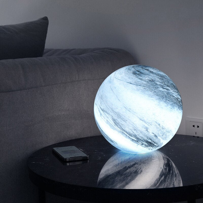LumaSphere - Elegant Glaskupol Månlampe med 16 Färger för Magisk Atmosfär