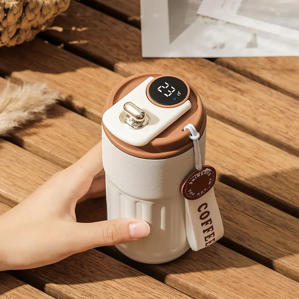 TravelEase - Isolerad Kaffe Mugge med LED Temperaturskärm för 6 Timmars Hållbarhet