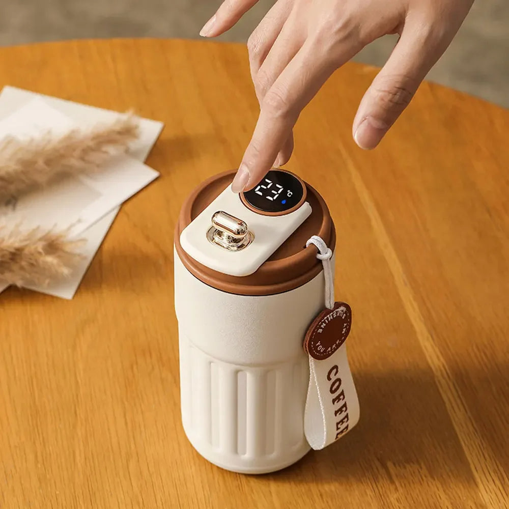 TravelEase - Isolerad Kaffe Mugge med LED Temperaturskärm för 6 Timmars Hållbarhet