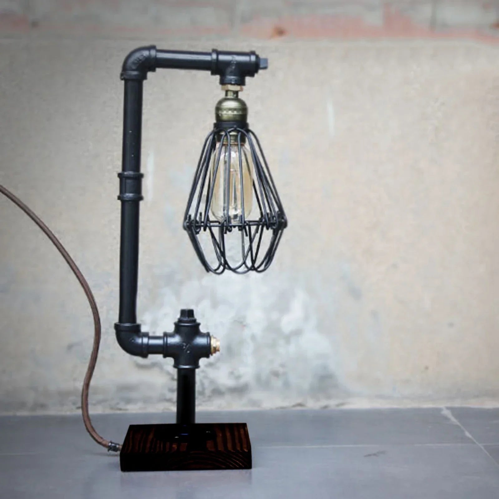 Charmara | Bordslampa – Retrodesign i Metall 5