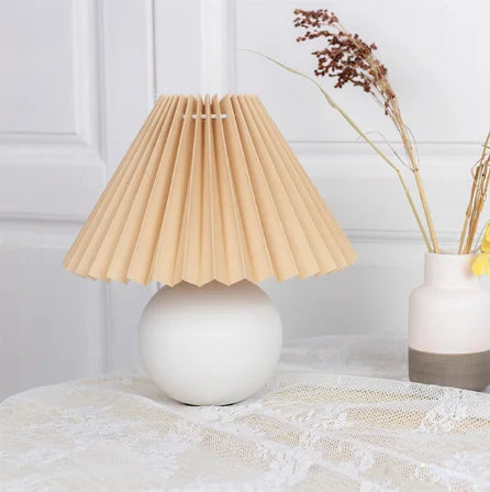 Lumara | Bordslampa – Vintage Design med Veckad Lampskärm för Mysig Belysning 11