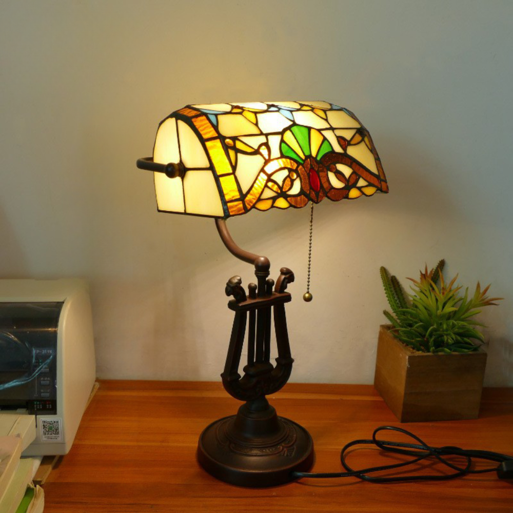 Luminara | Bordslampa – Handgjord med Fjärilsmönster för Elegant Belysning 4