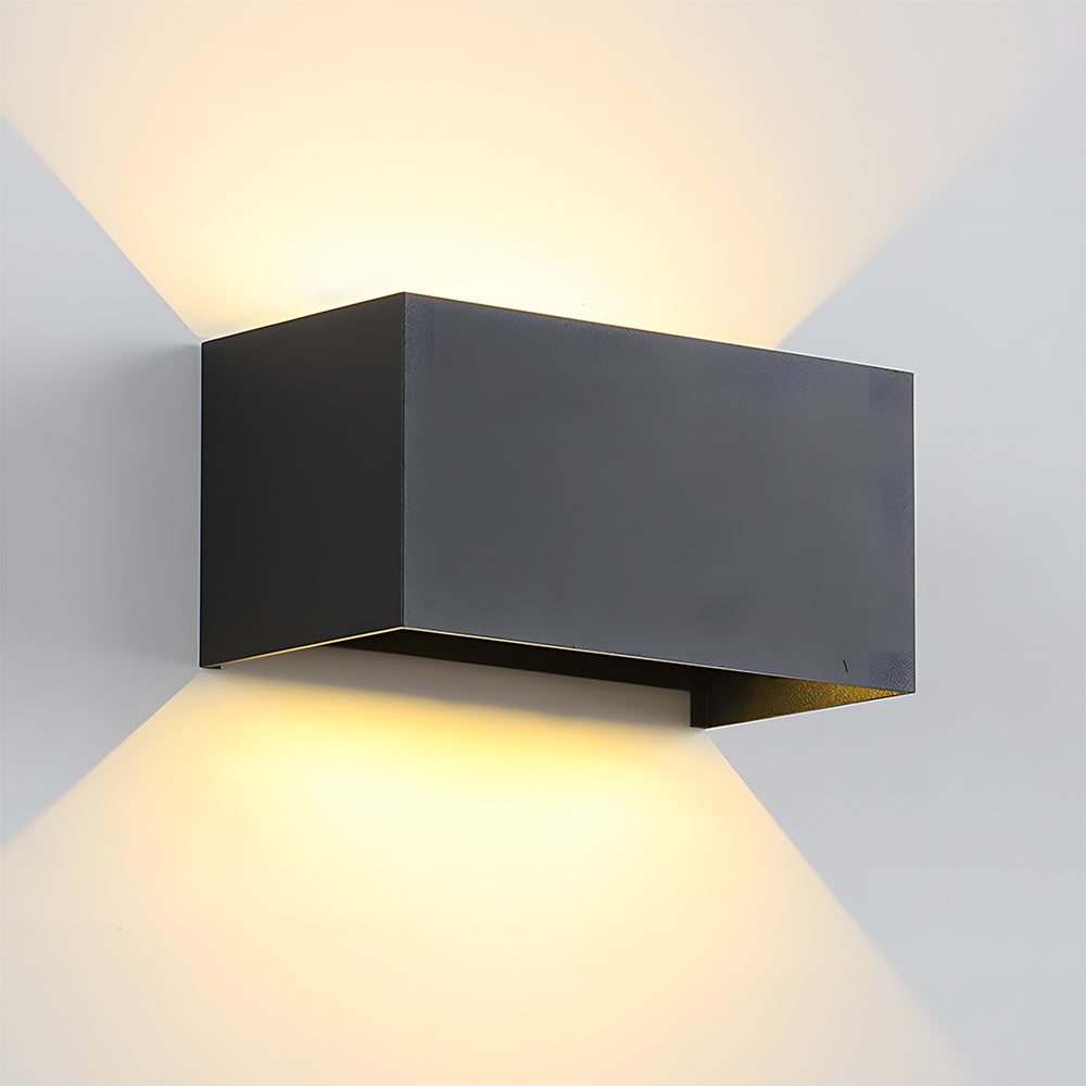 Lumivor | Utomhusvägglampa – Hållbar och Väderbeständig Design 1