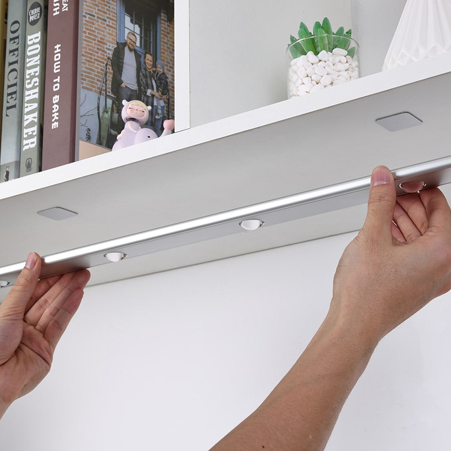 Lumix - Ultratunn Batteridriven LED Lampa med Rörelsesensor