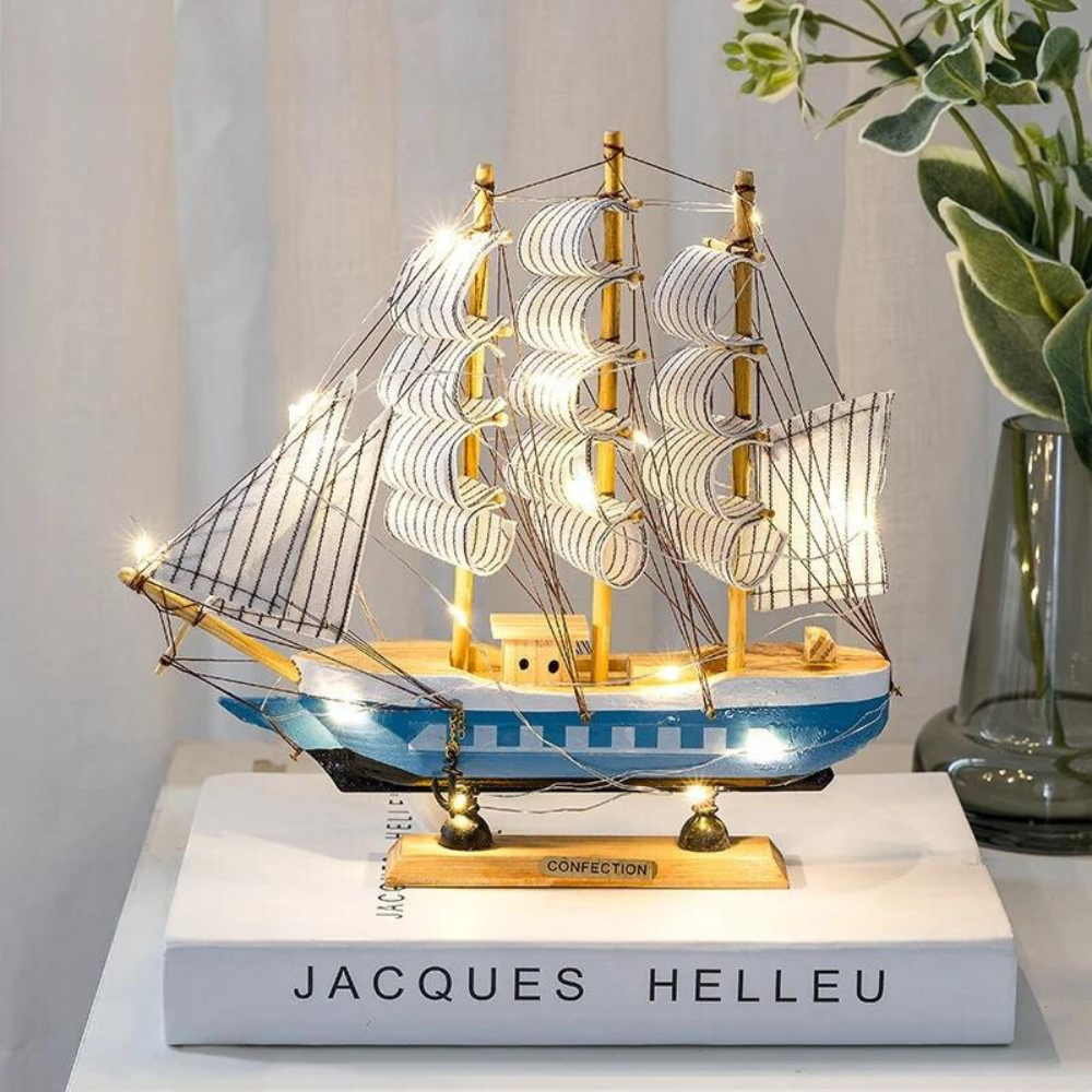 Nautica - Elegant Trä Segelbåtskulptur med LED-belysning